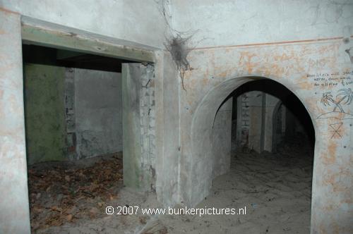 © bunkerpictures - Type Vf shelter in tunnel complex